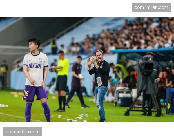 深圳新鹏城阿代米首秀破门得分，开场五分钟低射打破僵局